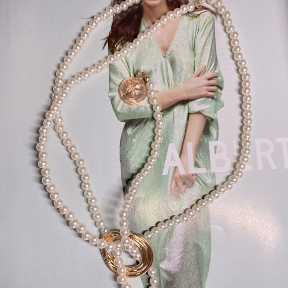 🌟 Long Faux Pearl Knot Necklace - Picture 4 of 4